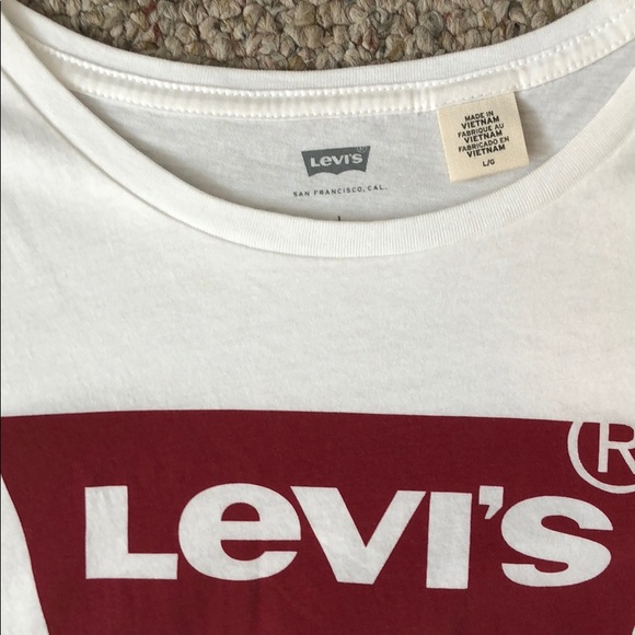 Levi’s white tee - Picture 2 of 2